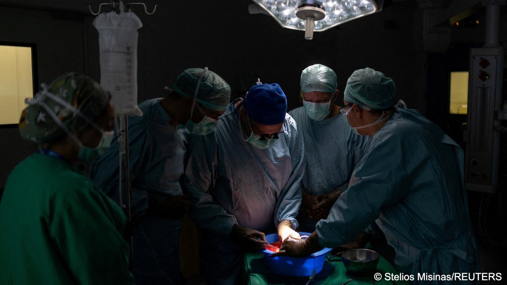 In the end, the operation was a major success; but father and son at times didn't know if they were ever going to make it this far | Photo: Stelios Misinas/Reuters