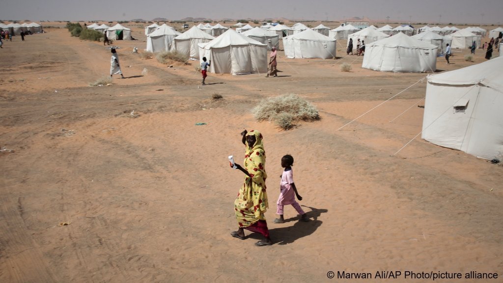 File photo used for illustration: Displaced Sudanese people at El-Afadh refugee camp in Al Dabbah, in Sudan's Northern State, Sudan, on November 13, 2025 | Photo: picture alliance