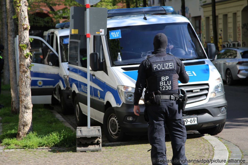 Around 1,000 police officers took parts in the raids, which were made against properties and businesses across the Leipzig area. Police believe there may be similar cases occuring across Germany | Photo: Tobias Junghanns/dpa/picture alliance