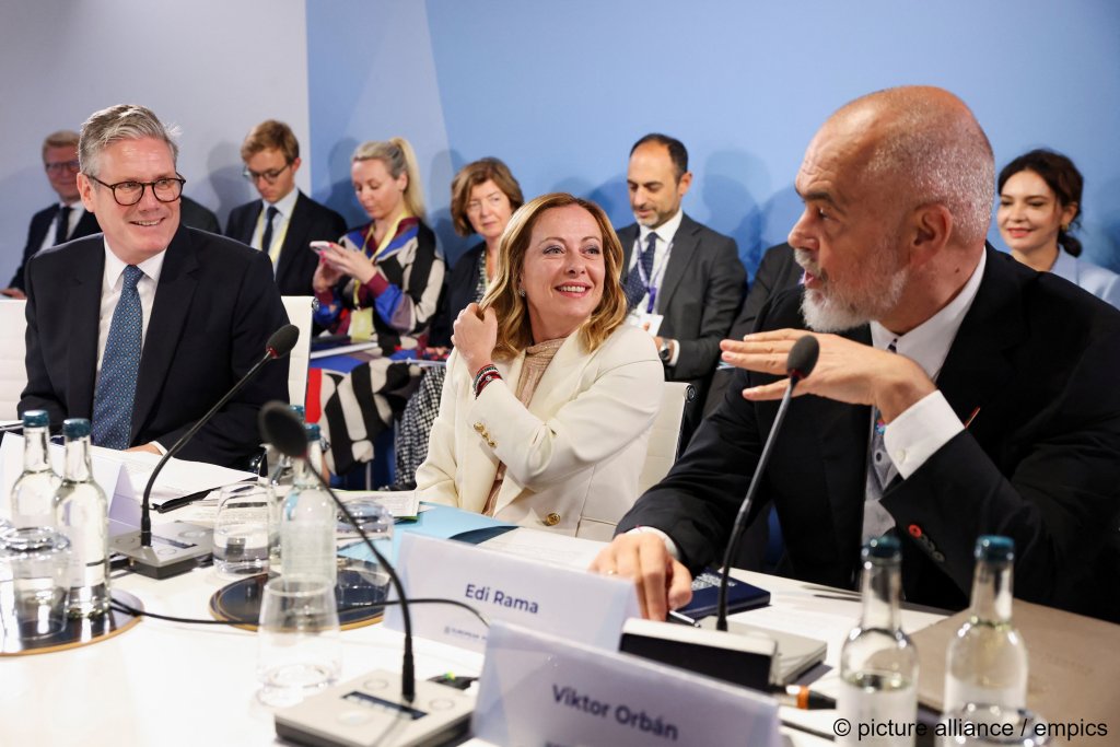 Prime Minister Sir Keir Starmer (L), Italy's Prime Minister Giorgia Meloni (C), and Albania's Prime Minister Edi Rama (R), during a migration working group at the European Political Community summit at Blenheim Palace in Woodstock, Oxfordshire | Photo: Hollie Adams/PA Wire