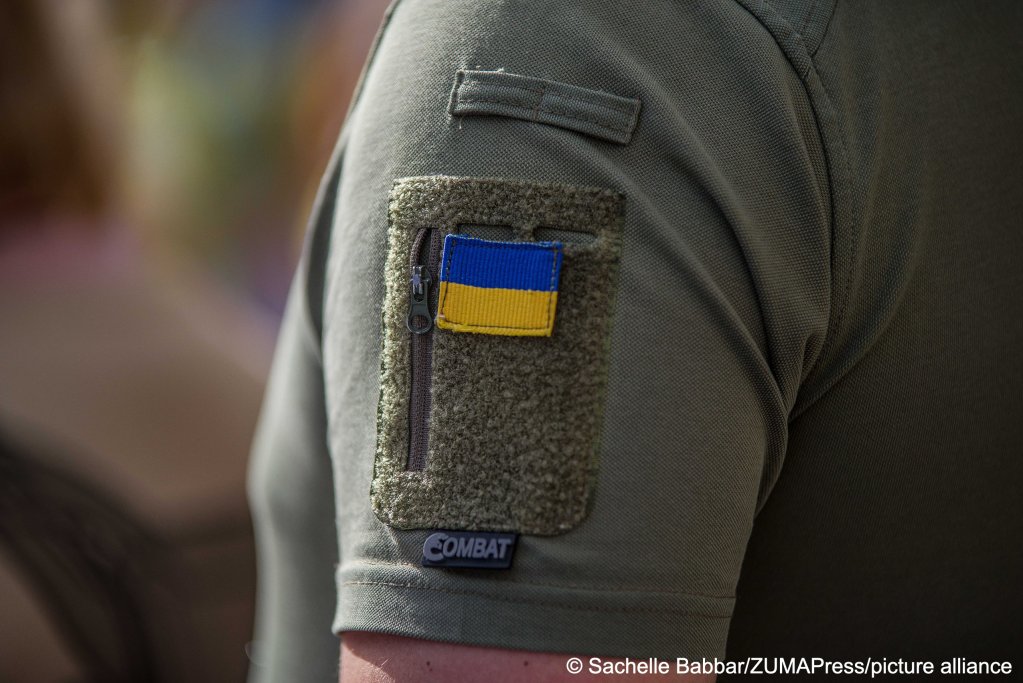 From file: Some critics of paying Ukrainians Bürgergeld think that Germany should not support Ukrainian draft-avoiders with welfare, while at the same time talking about how to support Ukaine's war against Russia | Photo: Sachelle Babbar/ZUMAPress/picture alliance