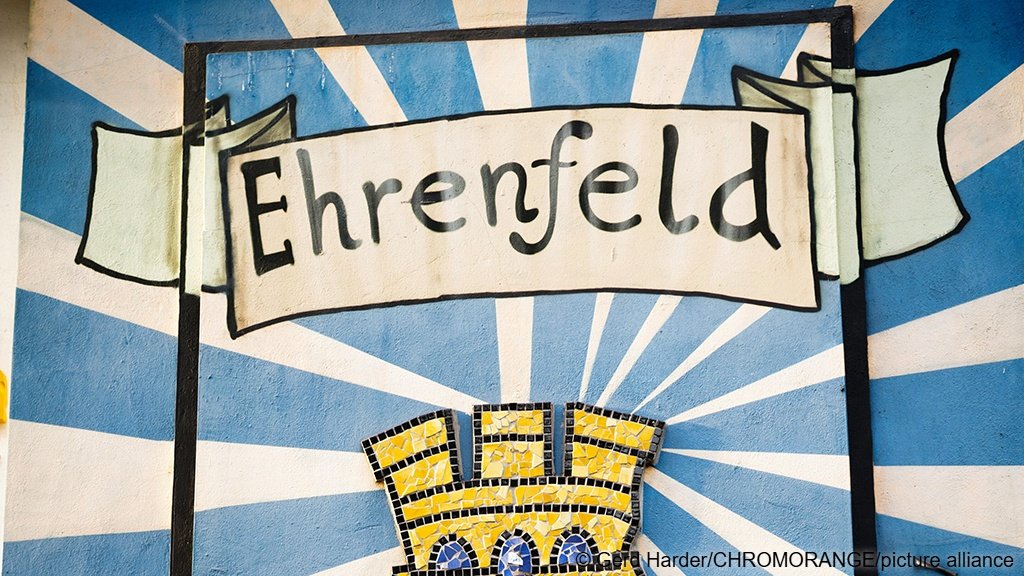 A picture on the wall celebrates Ehrenfeld as an area in Cologne | Photo: Gerd Harder / CHROMORANGE / picture alliance