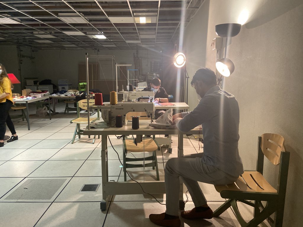 The Espero association has purchased three sewing machines to get started. Three more are to be donated soon. Credit: Anne-Diandra Louarn / InfoMigrants
