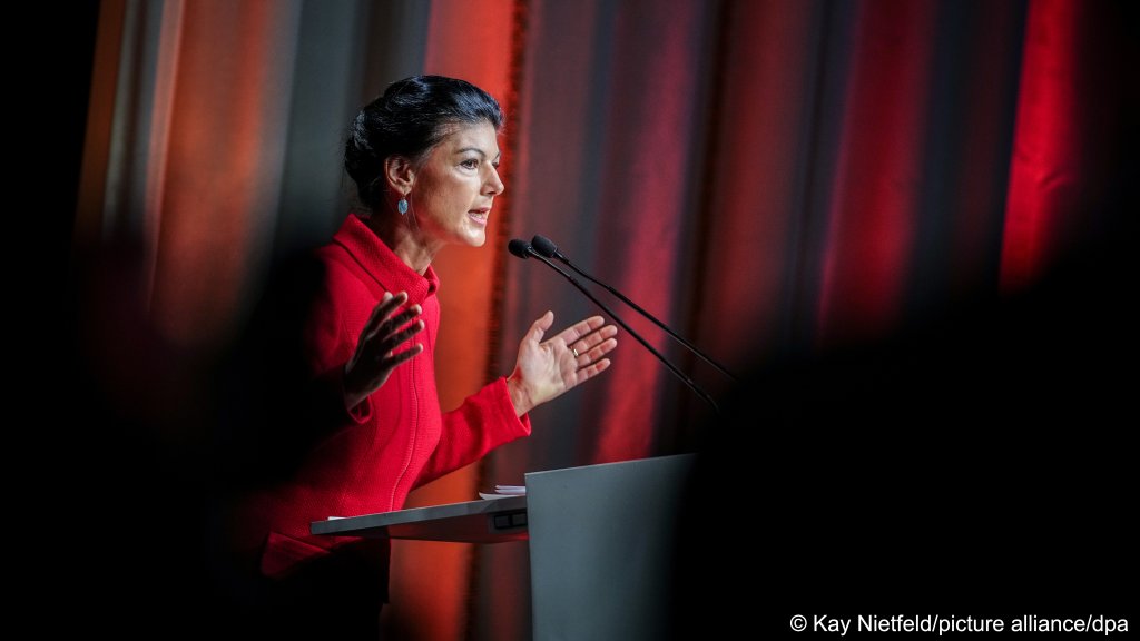 Sahra Wagenknecht and her party want to make sure that German laws work properly and those with no right to stay in Germany are sent back quickly to where they came from | Photo: Kay Nietfeld / picture alliance / dpa