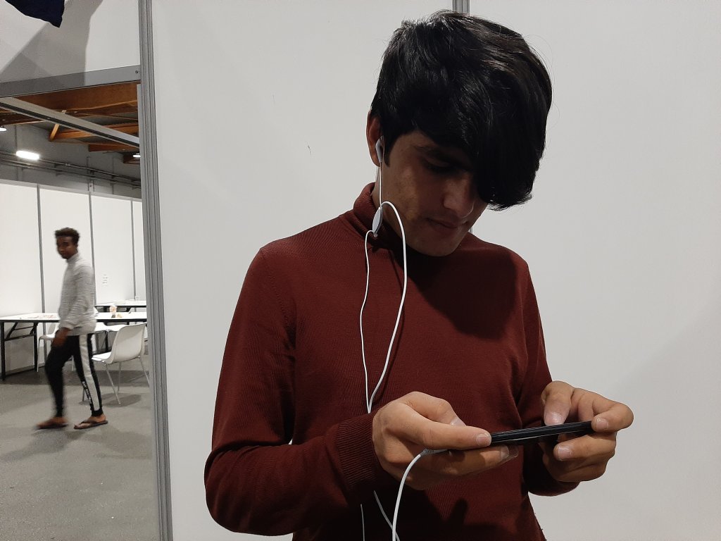 Samiullah, 23, absorbed by a video game. Credit: InfoMigrants