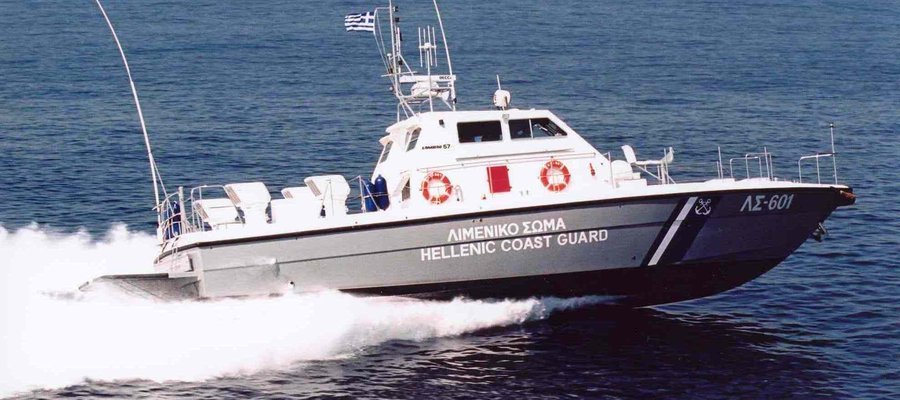 Greek authorities carried out a number of arrests of foreigners found on board the migrant boats. Other migrants reportedly identified them as their smugglers | Source: Hellenic coast guard press office