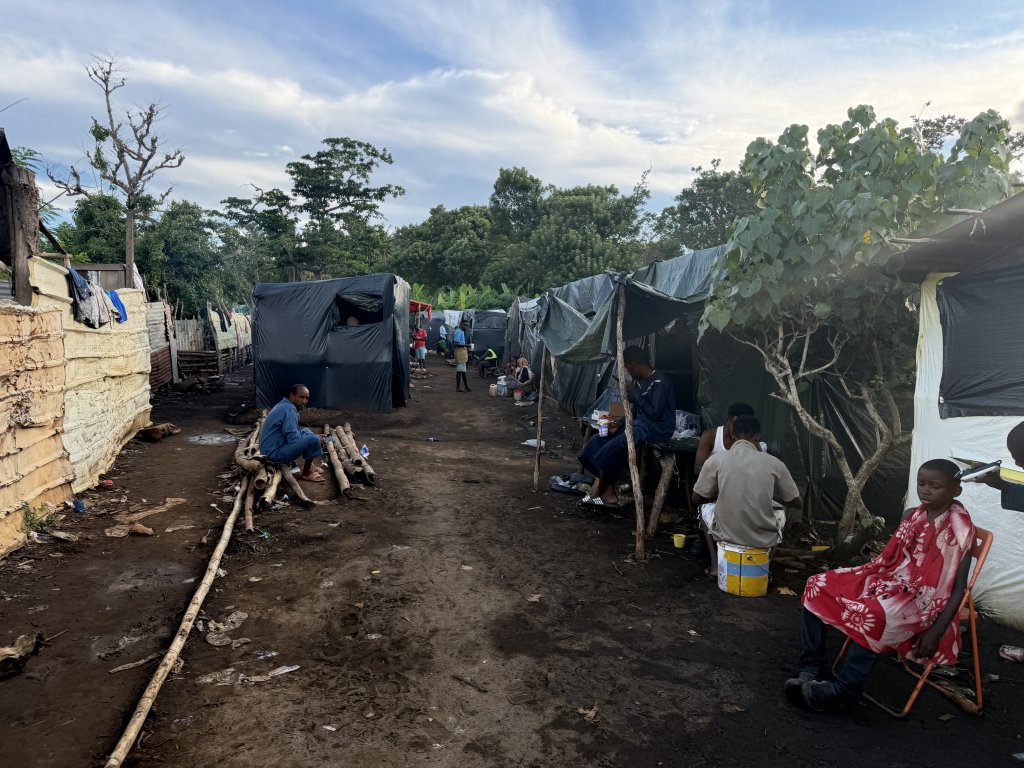 An alley in the Tsoundzou 2 camp, Mayotte, in April 2026 | Photo: InfoMigrants