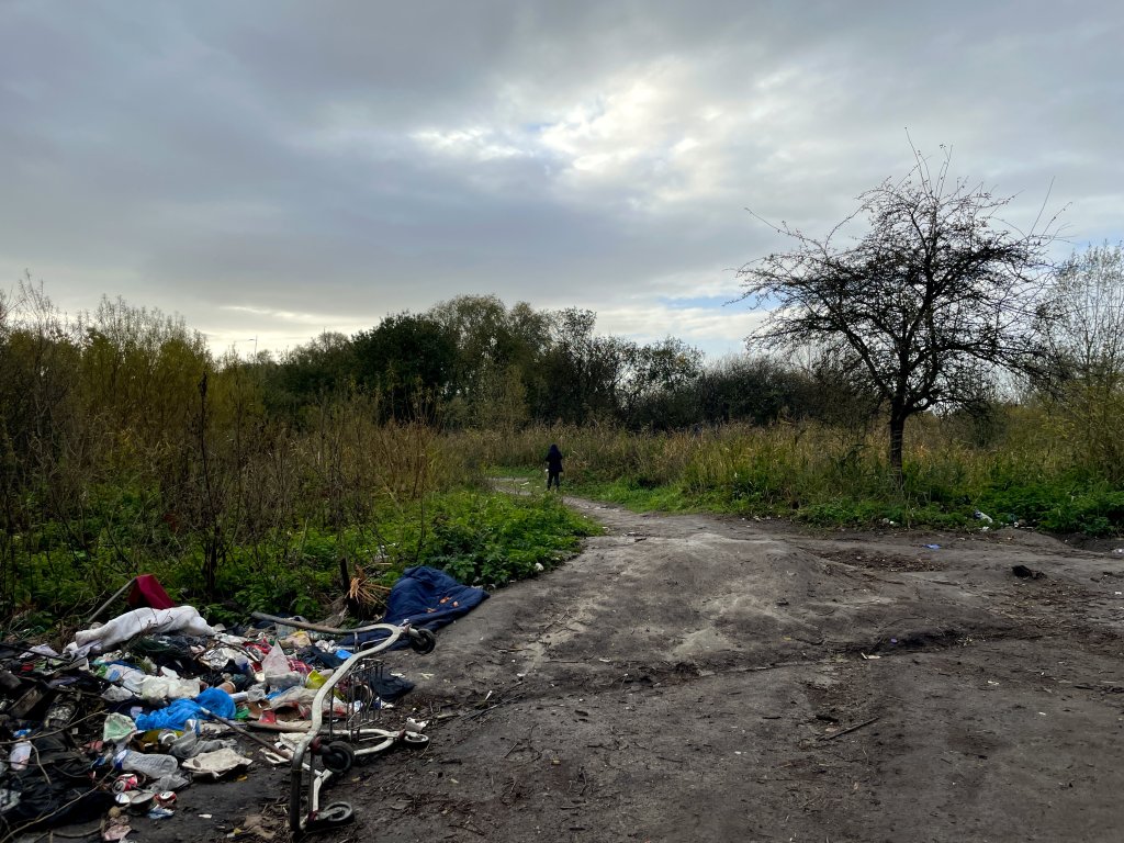 يوجد في المخيم عائلات واطفال ورجال ونساء، أمنت السلطات مساكن للبعض ولكن ليس للجميع. المصدر: مهاجرنيوز/كنده يوسف