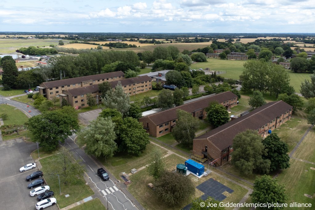 From file: An aerial view of former military base Wethersfield in Essex, a large-scale containment facility to house asylum seekers in the UK | Photo: Joe Giddens / picture alliance / PA Wire 