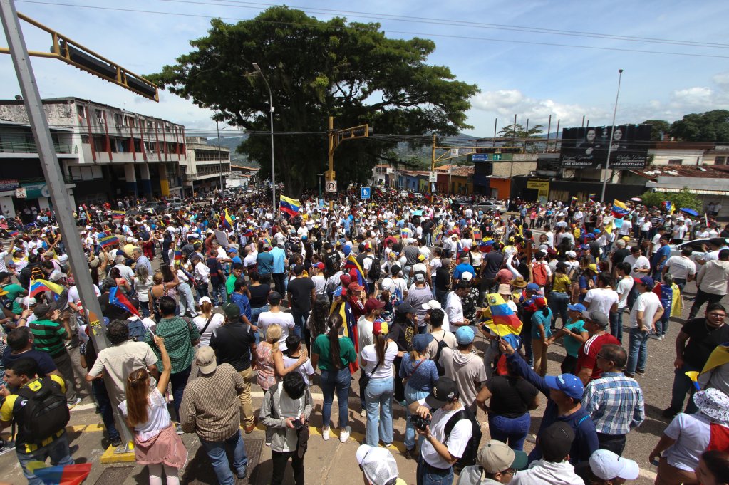 Activists and citizens gathering during an opposition rally in Venezuela, on August 3, 2024 | Photo: Jorge Mantilla / Nur Photo / picture-alliance