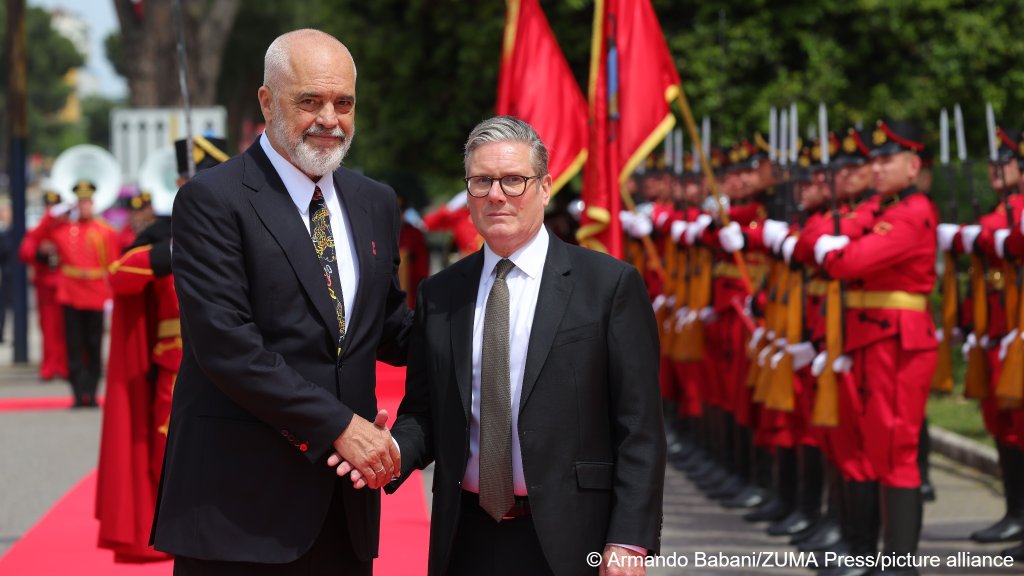 Britain and Albania have been cooperating over migration for several years already. Agreements signed under the Conservative government served to reduce the numbers of Albanians crossing the Channel significantly | Photo: Armando Babani/ZUMA Press Wire