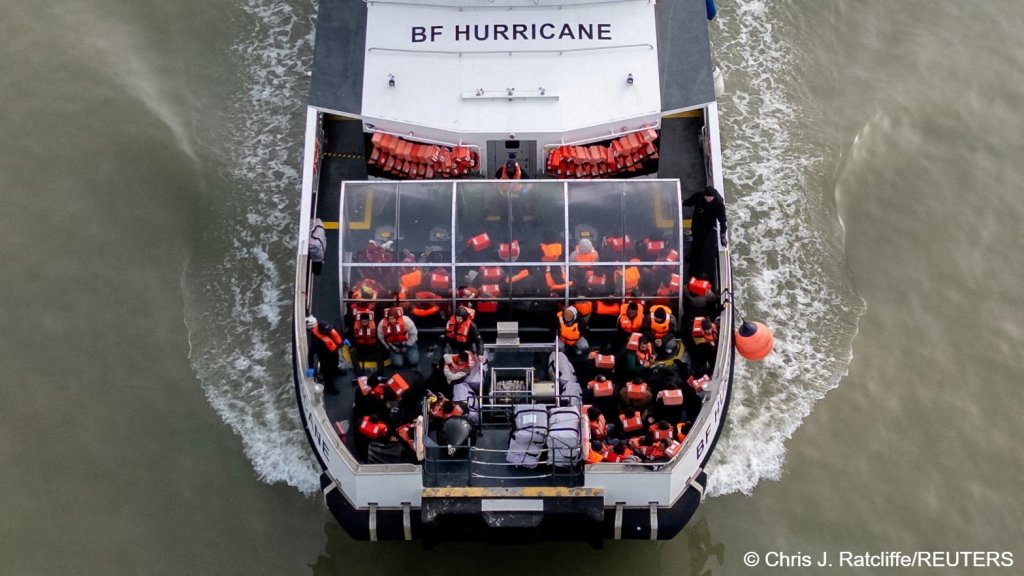 This British Border Force vessel intercepted an unknown number of migrants in the English Channel on March 6, 2026. More than 1,000 have arrived since the beginning of the year | Photo: Chris J. Ratcliffe/Reuters