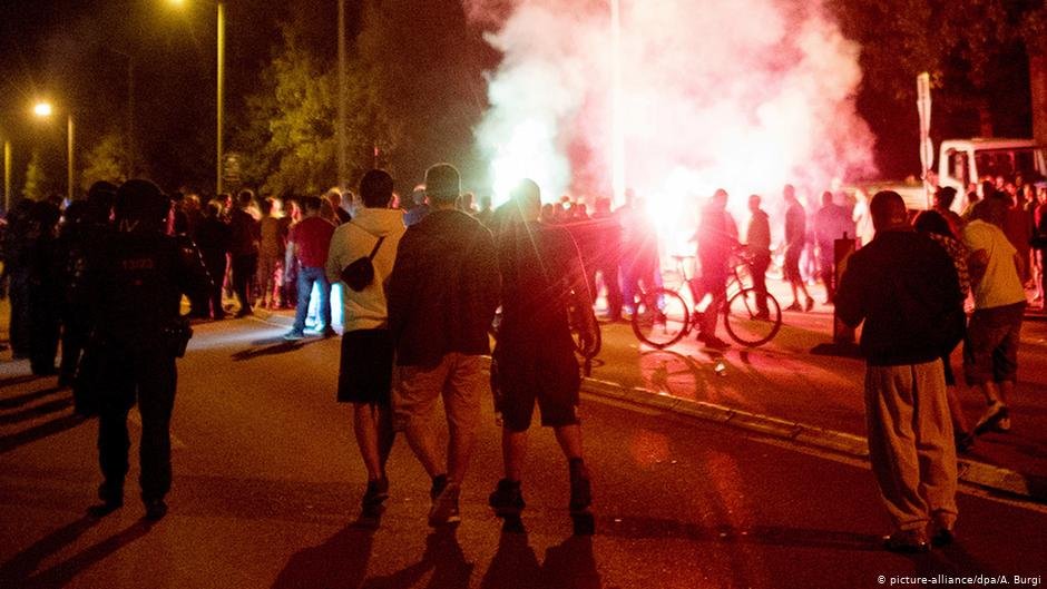 In 2015, refugee homes were attacked in several towns around Dresden | Photo: Picture-alliance/dpa/A.Burgi