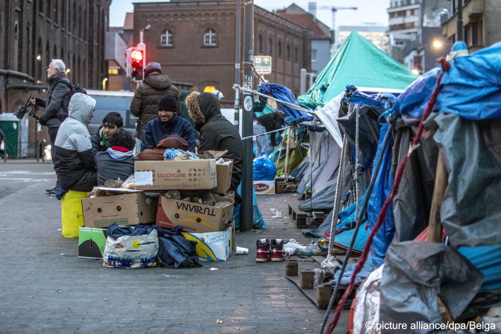 From file: Flemish Refugee Action estimates that around 3,000 people are waiting for a place in asylum seeker accommodation in Belgium | Photo: Hatim Kaghat / Belga Photo /dpa / picture alliance 