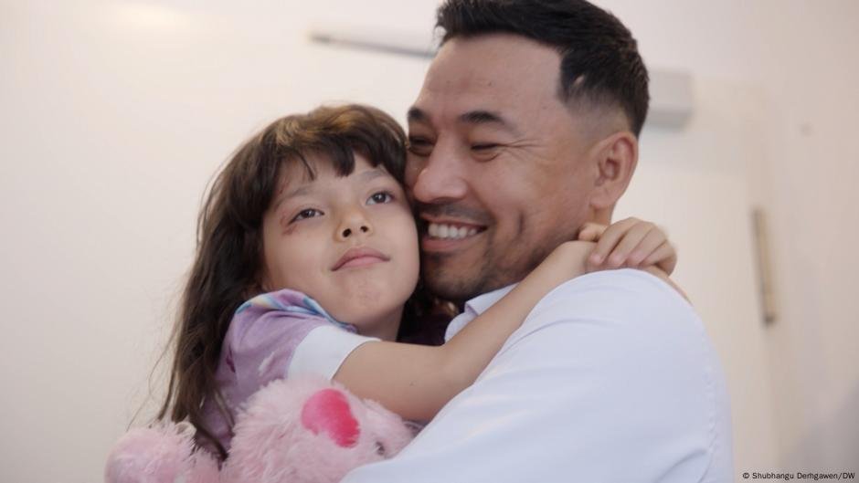 File photo: Azim Khamosch fled to Germany from Afghanistan in 2021. He had to wait for four years until his family, including his daughter, were able to join him | Photo: DW