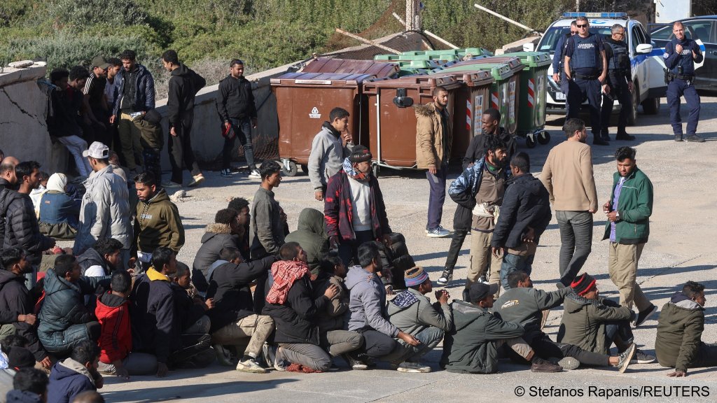 These migrants were taken to this temporary shelter in the town of Rethymno after arriving in Crete on December 19 | Photo: REUTERS / Stefanos Rapanis