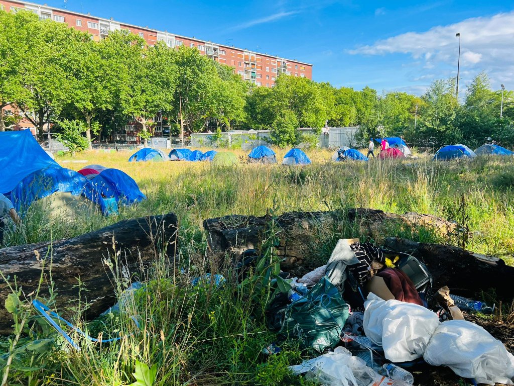 Un camp informel situé au bord du périphérique parisien, Porte de Pantin (photo d'archive). Crédit : InfoMigrants