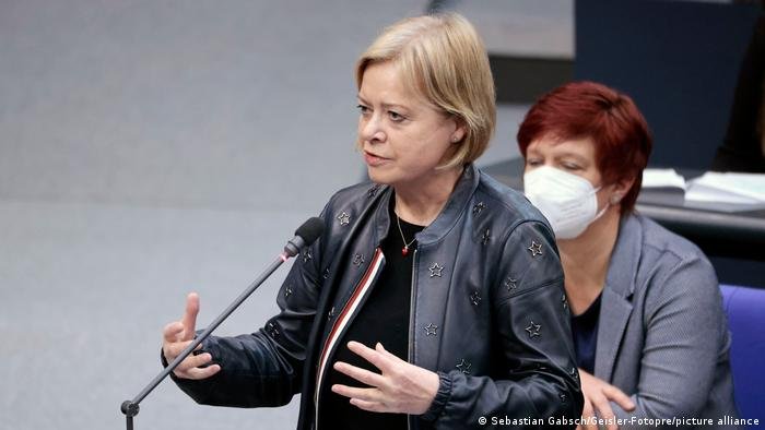 Left Party lawmaker Gesine Lötzsch: The deal will create first- and second-class refugees | Photo: Sebastian Gabsch / Geisler-Fotopre / picture alliance