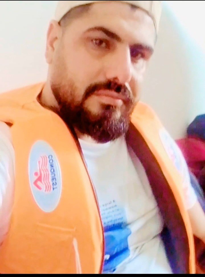 Maamoun Ismail Al Haraki, vêtu d'un gilet de sauvetage, la veille du départ, le 8 juin 2023. Crédits : DR