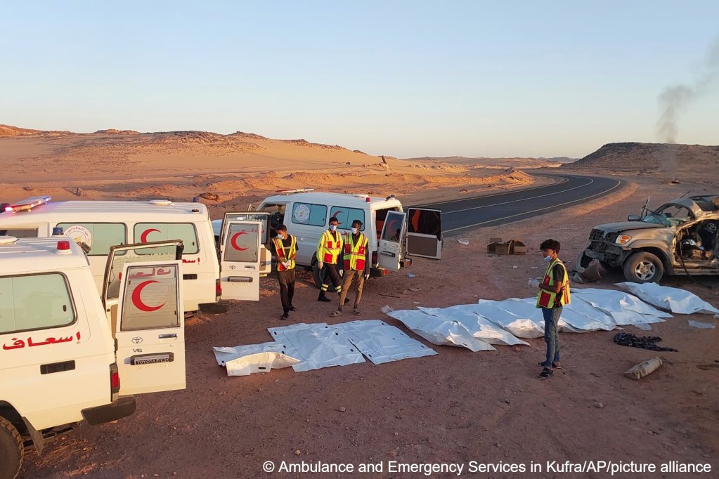In May 2025, at least seven migrants, thought to be Sudanese nationals, died when their vehicle broke down in the Libyan desert after they crossed the border from Chad | Photo:Ambulance and Emergency Services in Kufra via AP / picture alliance