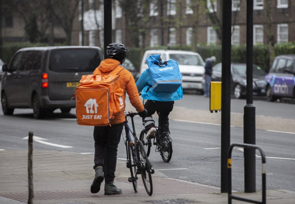 File photo used as illustration: Food delivery firms and their drivers have been a particular focus of the UK government's latest crackdown against asylum seekers working illegally | Photo: Rasid Necati Aslim /Anadolu Agency