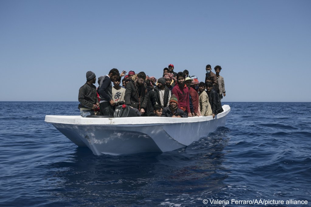From file: Migrants on a boat in distress offshore Malta on May 17, 2022 | Photo: picture-alliance/Valeria Ferraro/Anadolu Agency