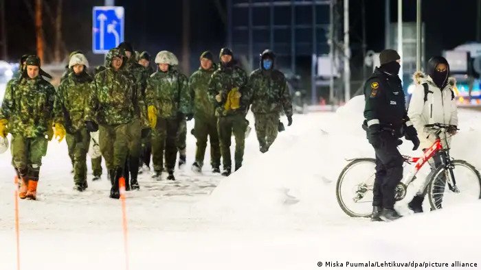 يستخدم طالبو اللجوء درجات للانتقال إلى حدود فنلندا انطلاقا من الأراضي الروسية