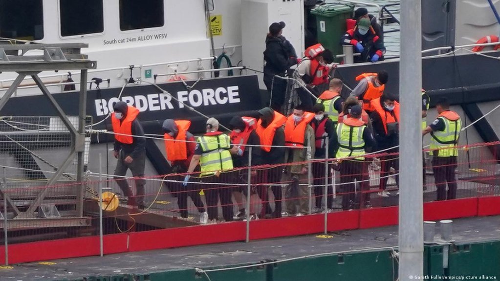 From file: Many of those who arrive by small boat in Britain subsequently apply for asylum | Photo: Gareth Fuller/empics/picture alliance