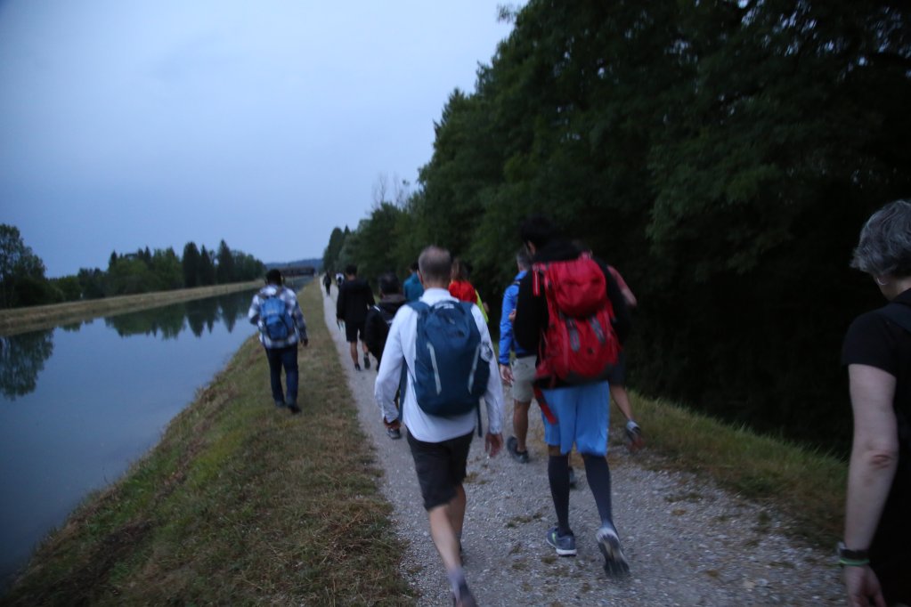 Participants of the night hike continue walking until the morning | Photo: Paul Huf