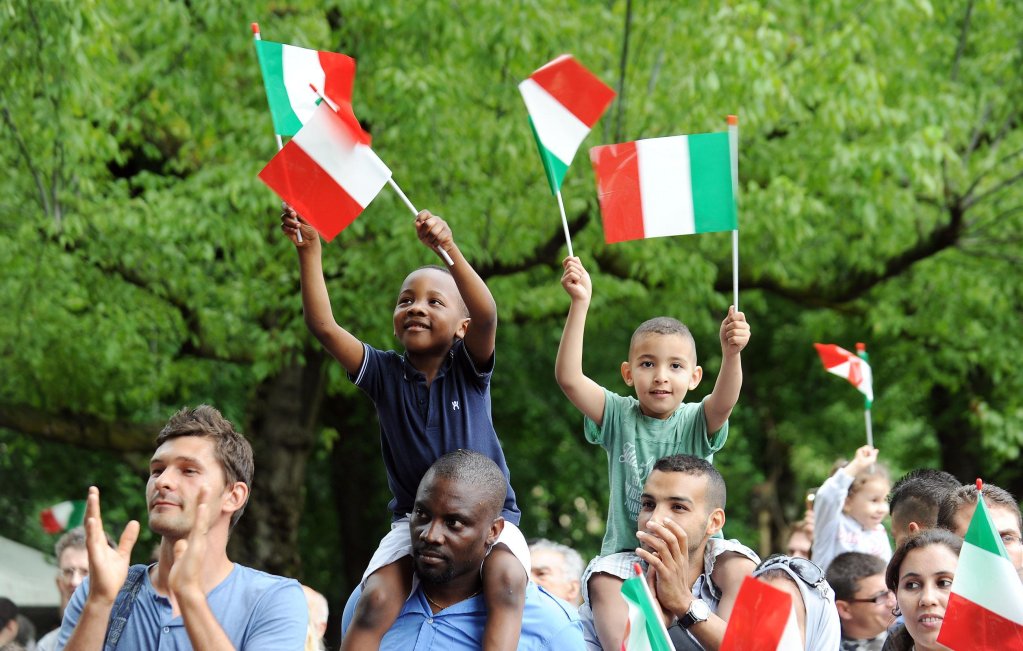 File photo: Foreign children born in Turin with the Italian flag | Photo: Alessandro Di Marco/ANSA