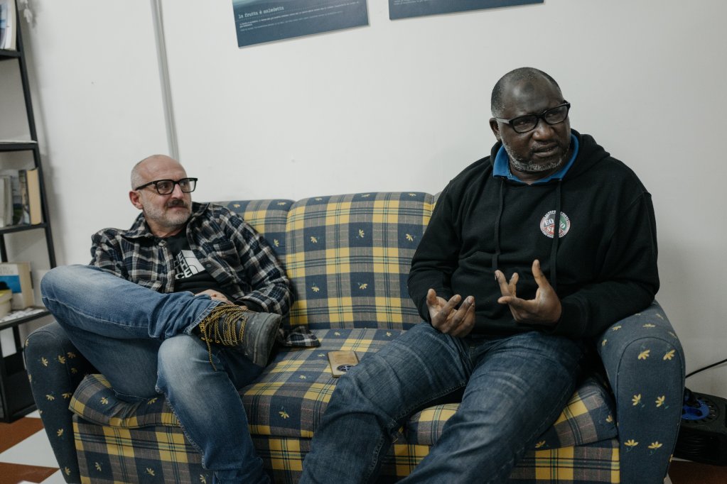 Ibrahim Diabate, a social mediator, and Francescoco Piobbichi, head of Mediterranean Hope, are the founders of the “Dambe So” social hostel | Photo: Valentina Camu for InfoMigrants