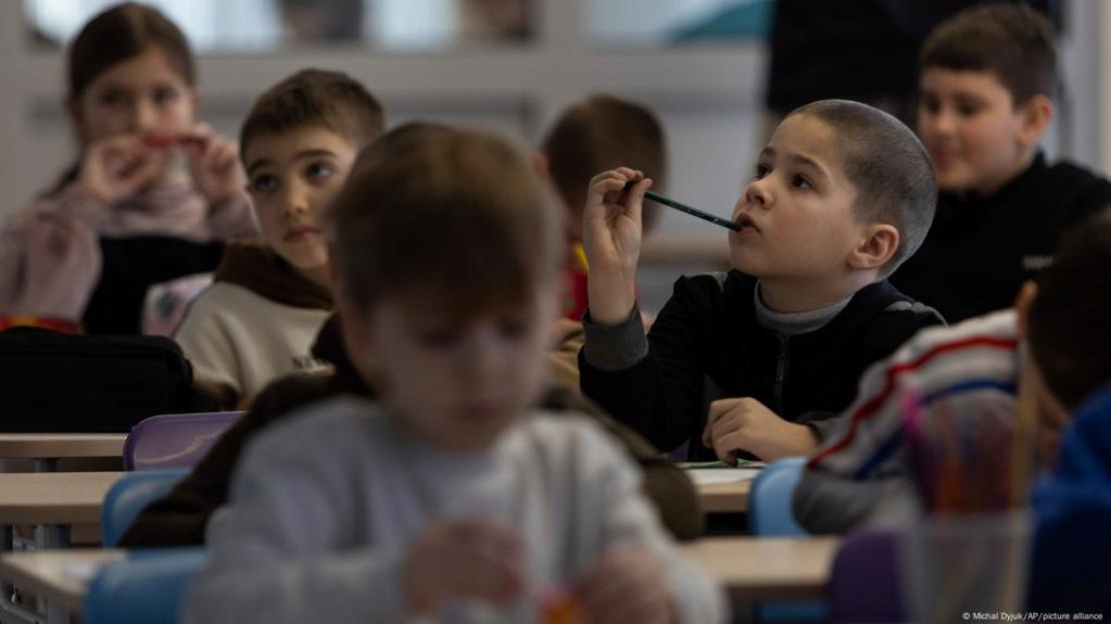 Ukrainian children at a school in Warsaw | Photo: Michal Dyjuk/AP/picture alliance