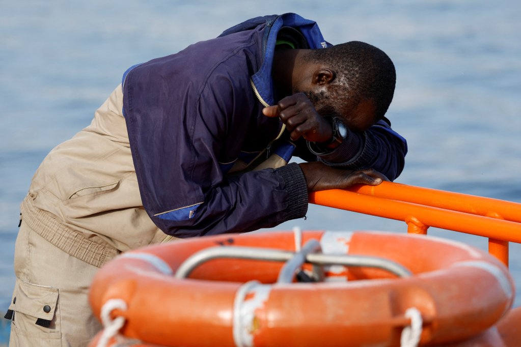 Un migrant épuisé arrive à Grande Canarie, (îles Canaries) en janvier 2024. Crédit : Reuters