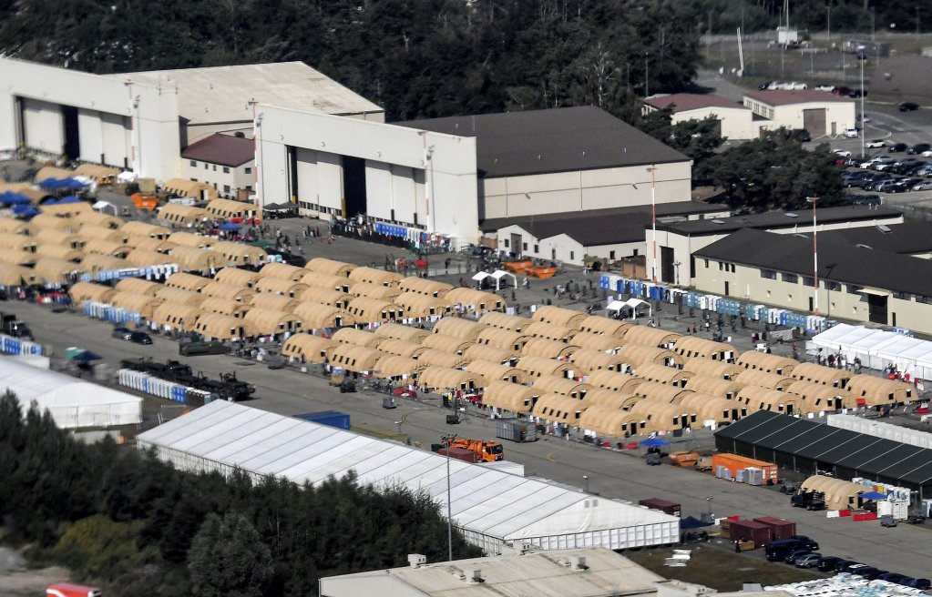 Dozens of tent camps have been erected at Ramstein to provide the evacuees with shelter | Photo: picture-alliance/ASSOCIATED PRESS/Olivier Douliery