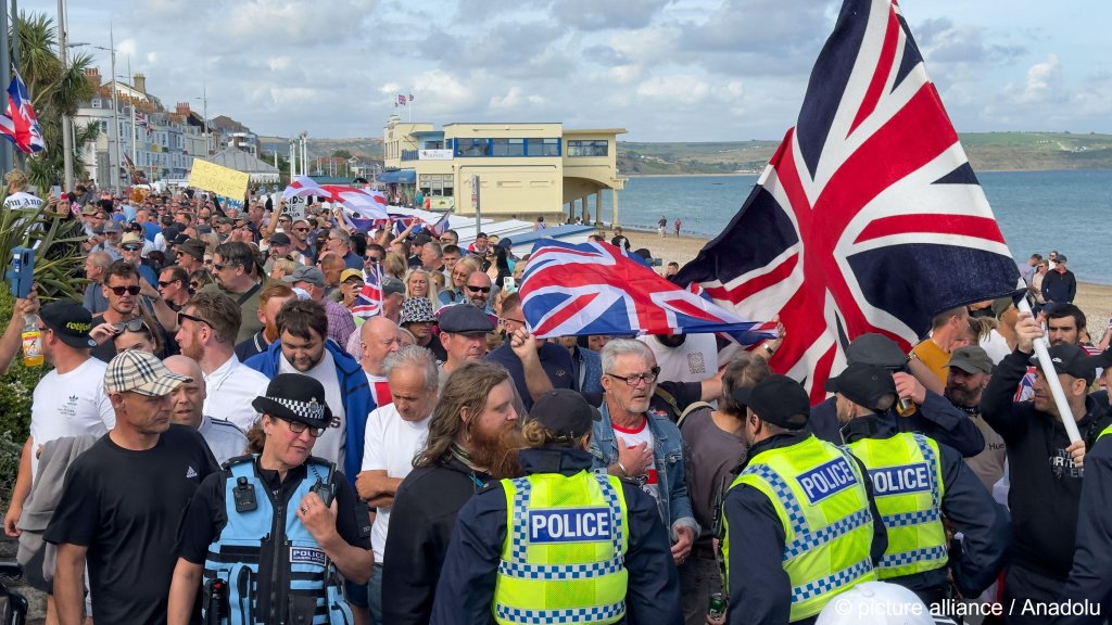 File photo: Racially motivated f ar right protests erupted across the UK in 2024 following disinformation about the suspect involved in the tragic killing of three school children | Photo: Muhammed Yayla/picture alliance