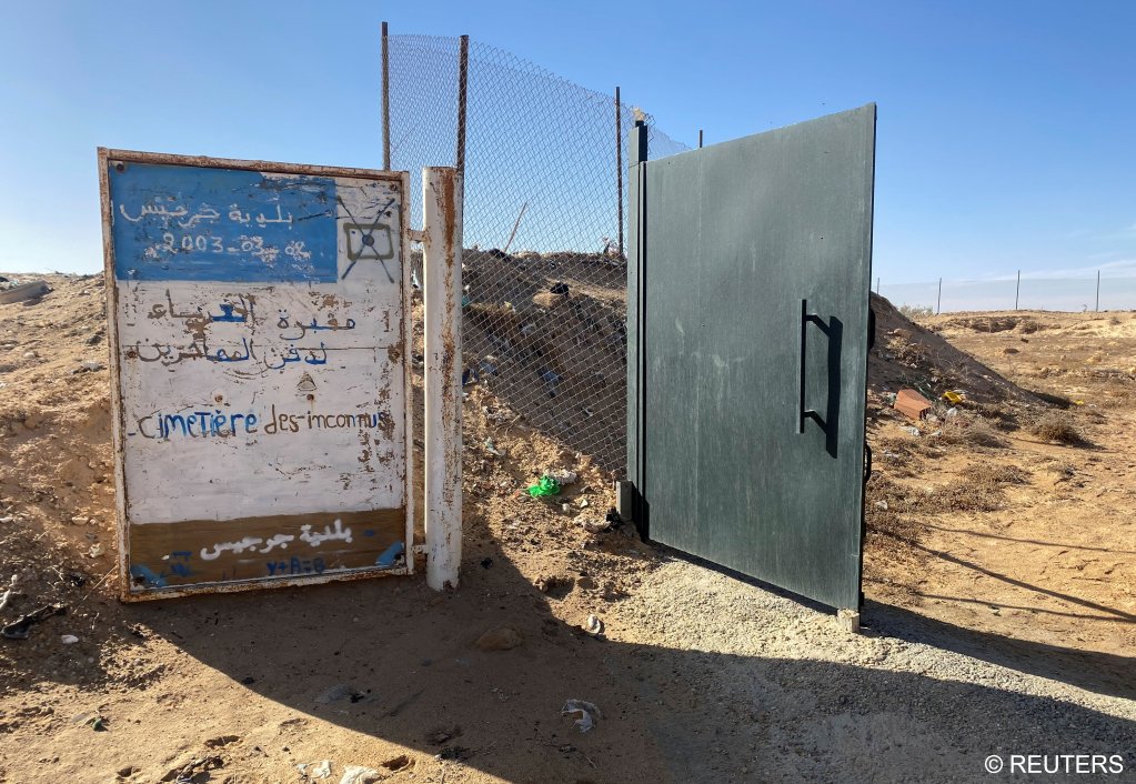 The gate of the old cemetery for unidentified migrants is seen outside Zarzis, Tunisia, December 12, 2022 | Photo: REUTERS/Angus McDowall 