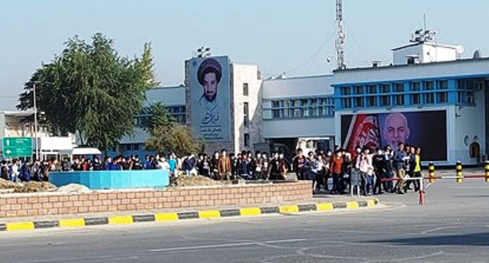 بازگشت مهاجران افغان از ترکیه: دو صد تن از مهاجران افغان به تاریخ ۲۹ ماه سپتمبر ۲۰۲۰ از استانبول به میدان هوایی کابل رسیدند. عکس: انجمن همبستگی مهاجران افغان در ترکیه