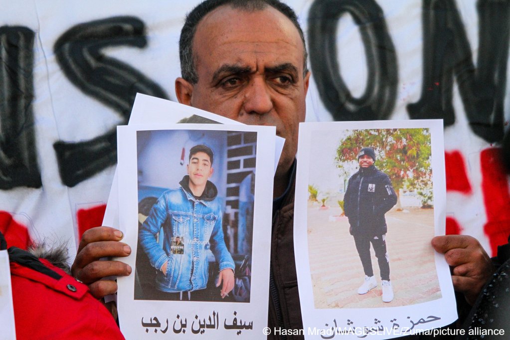 The families are demanding that the Tunisian authorities intensify search operations and provide compensation to the families | Photo. Hasan Mrad/IMAGESLIVE via ZUMA Press Wire / picture alliance