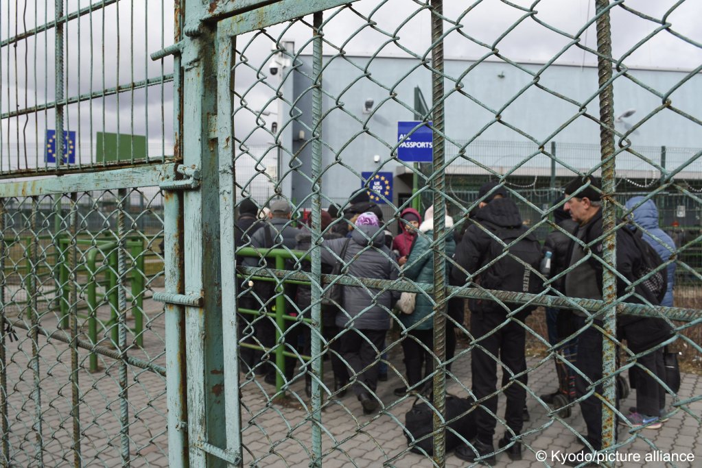 Shehyni checkpoint in western Ukraine, February 18, 2022, amid rising tensions between Russia and Ukraine | Photo: picture alliance/Kyodo