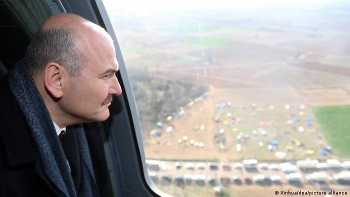 اتهم وزير الداخلية التركي سليمان صويلو حرس الحدود اليوناني بإجبار المهاجرين على العودة عبر الحدود إلى تركيا في ظروف مناخية قاسية