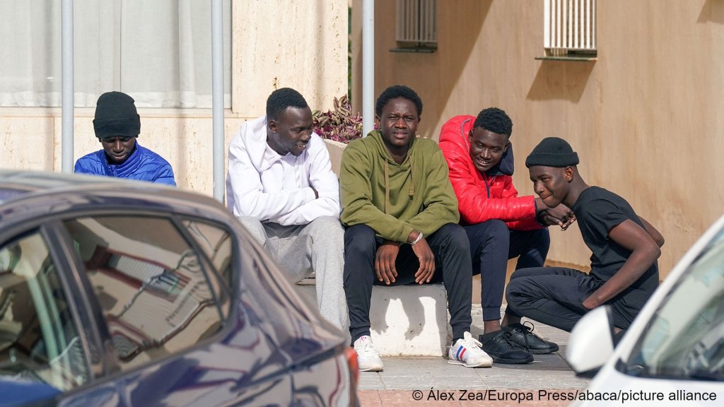 Several hundred migrants have been transferred from the Canary Islands to the Malaga municipality of Torrox | Photo: Europa Press / ABACA