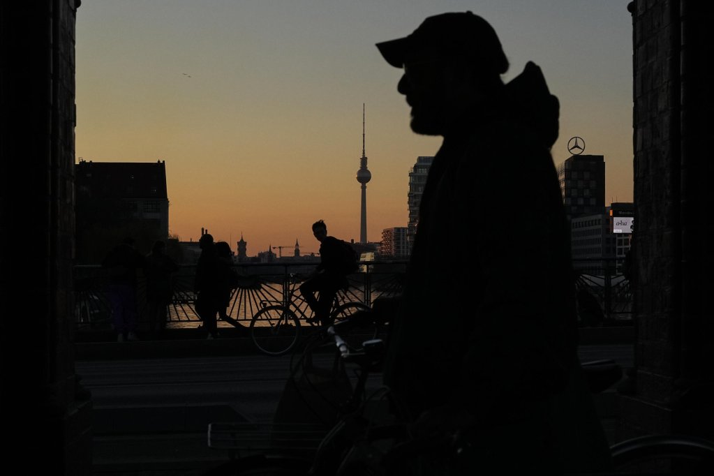 File photo: Rights groups warn that new rules tying future protection to proof of military-service compliance could disproportionately affect men of conscription age and risk pushing some into irregular status, with broader implications for EU asylum policy | Photo: AP / Pavel Golovkin