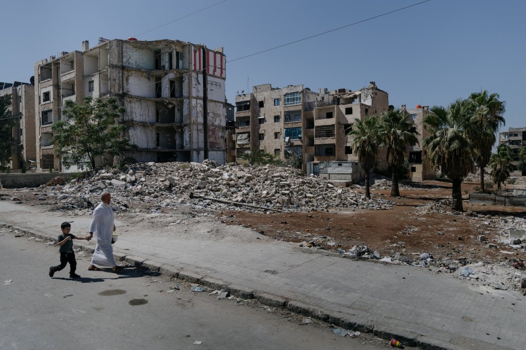 Entire rows of buildings in the Masaken Hanano neighborhood bear the traces of the fighting that took place during the Syrian civil war. Aleppo, Syria, September 2025 | Photo: Valentina Camu/InfoMigrants