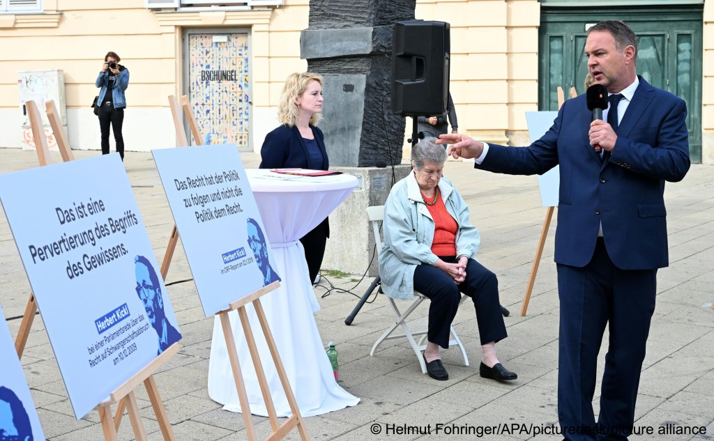 The SPÖ's leader Andreas Babler warns Austrians against what might happen if Kickl becomes leader | Photo: Helmut Fohringer/APA/picturedesk/picture alliance