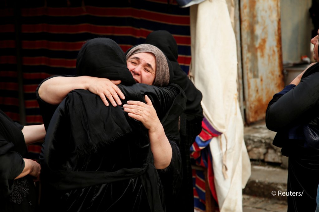 The mother of Maryam Nuri, who died trying to cross the English channel, at a memorial in Erbil, Iraq, on November 28, 2021 | Photo: Reuters
