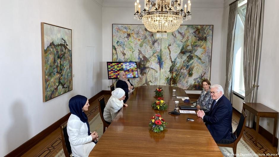 President Frank-Walter Steinmeier held talks with representatives of a muslim women's association earlier this week | Photo: Mesut Zeyrek/AA/picture-alliance