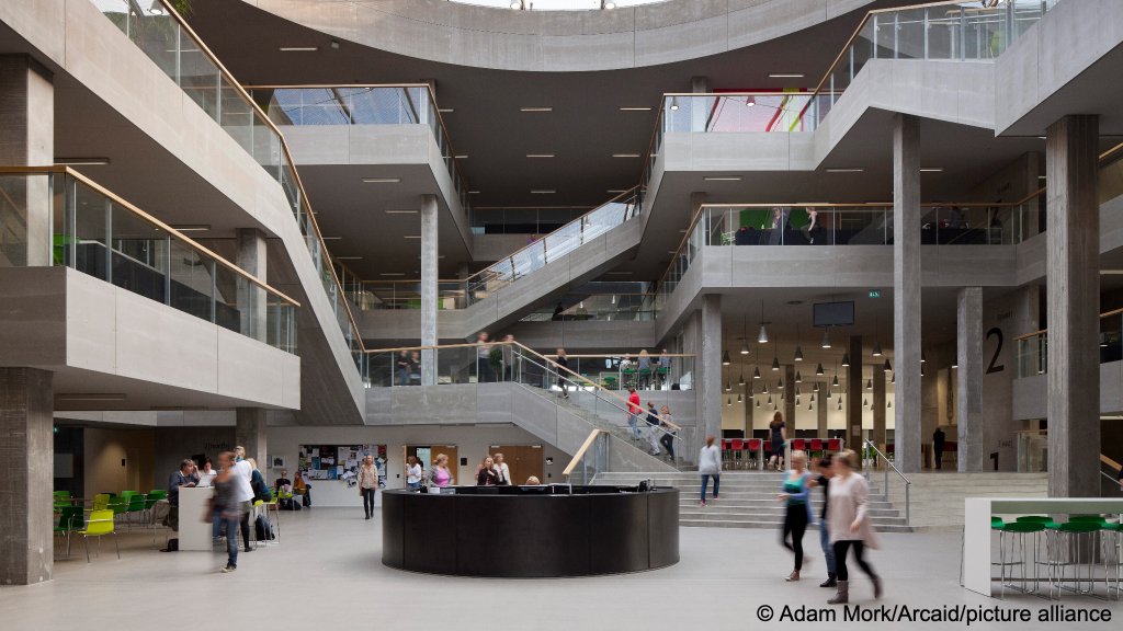 A recent study focused in particular at the performance of foreign students at the university of Aarhus indicates that many students from Bangladesh are trailing behind on their academic achievements | Photo: picture alliance / Arcaid / Adam Mork