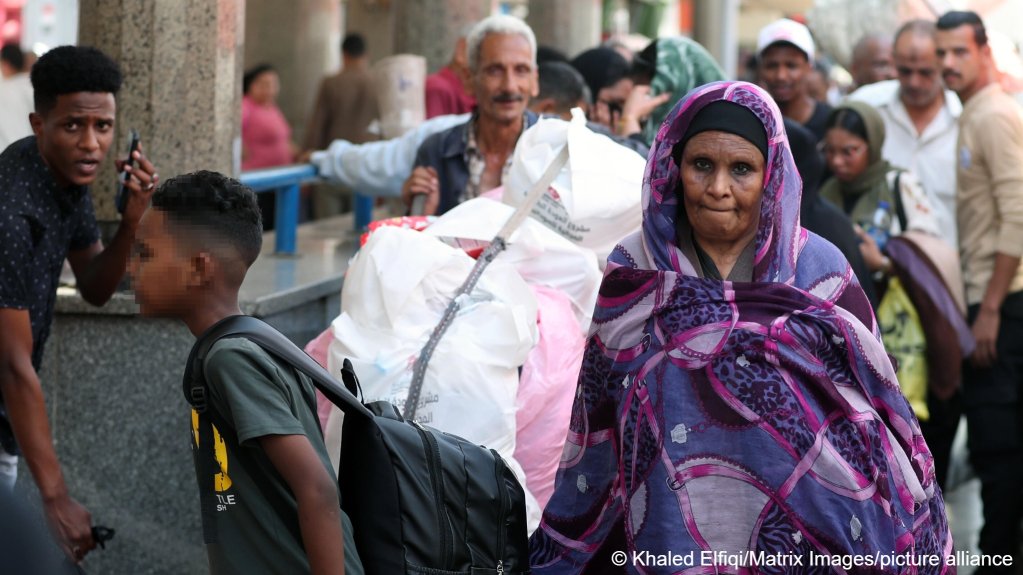File photo used as illustration: In 2025, some Sudanese refugees were pictured leaving Egypt voluntarily to return home, but not everyone thinks their area is safe enough to return | Photo: Khaled Elfiqi / Matrix Images / picture alliance