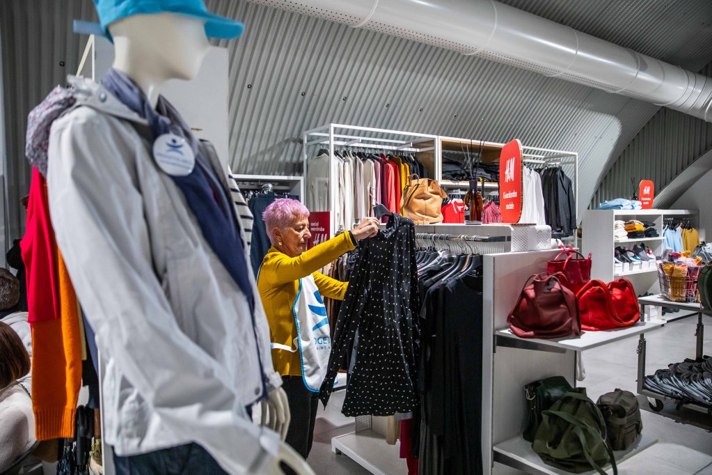 For those who might need clothes for themselves or their children, Progetto Arca offers a clothes bank where people can come to find something to wear | Photo: Progetto Arca