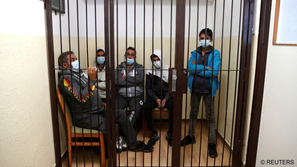 Migrants from Syria wait at a police registration center in Nitra after the police 
detained them near the Slovakia-Hungary border, Slovakia, October 5, 2023 | Photo: Bernadett Szab / Reuters